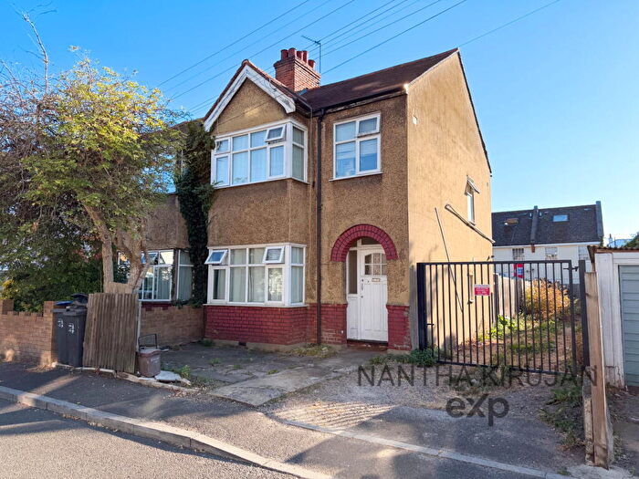 1 Bedroom Flat To Rent In Montrose Gardens, Mitcham, CR4