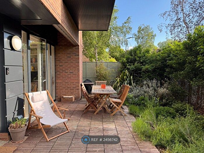 2 Bedroom Flat To Rent In Clarissa Street, London, E8