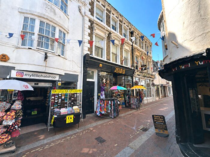2 Bedroom Flat For Sale In St Alban Street, Weymouth, DT4