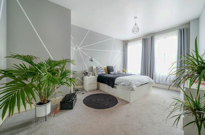 2 Bedroom Flat For Sale In High Street, Crawley, West Sussex, RH10