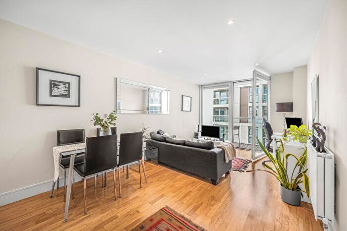 1 Bedroom Flat For Sale In Lanterns Way, Millwall, E14