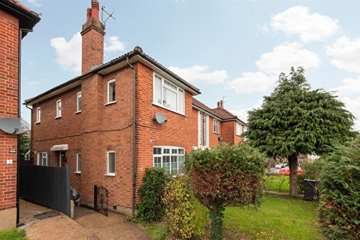 2 Bedroom House To Rent In Dorchester Court, London, N14