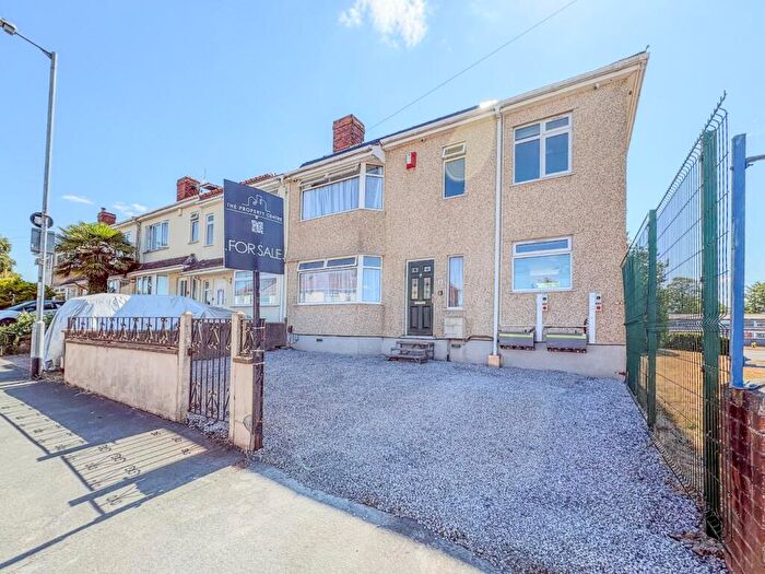 4 Bedroom End Of Terrace House For Sale In Fermaine Avenue, Broomhill, Bristol, BS4