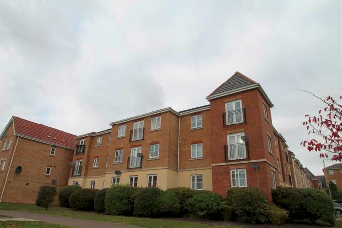 2 Bedroom Flat To Rent In Windermere Avenue, Purfleet, Essex, RM19