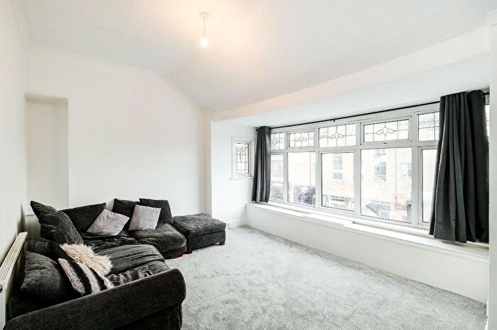 1 Bedroom Flat To Rent In High Road, Woodford Green, Essex, IG8