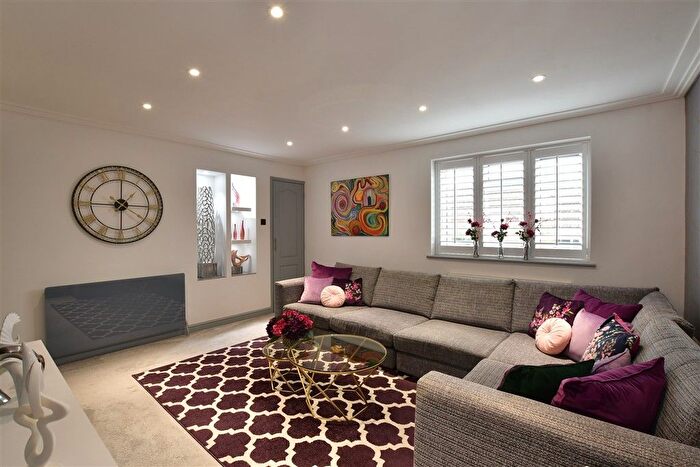 3 Bedroom Town House For Sale In Hamberts Road, South Woodham Ferrers, Chelmsford, Essex, CM3