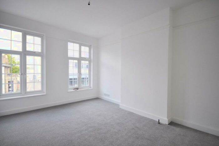 3 Bedroom Flat To Rent In Penrhyn Crescent, Sheen, SW14