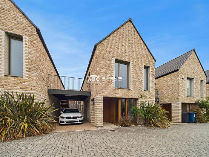 3 Bedroom Detached House To Rent In Barnwell Close, Edgware, HA8