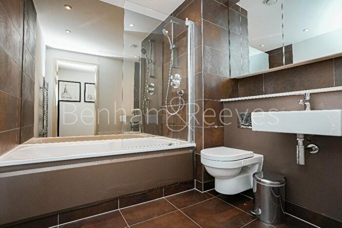 2 Bedroom Apartment To Rent In Marsh Wall, London, E14