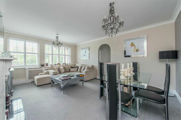 3 Bedroom Flat To Rent In Kemnal Road, Chislehurst, BR7