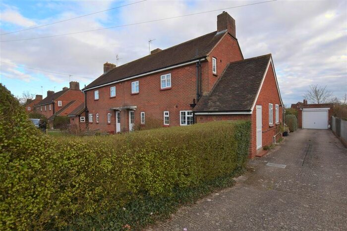 3 Bedroom Semi-Detached House To Rent In Ilbury Close, Shinfield, Reading, RG2