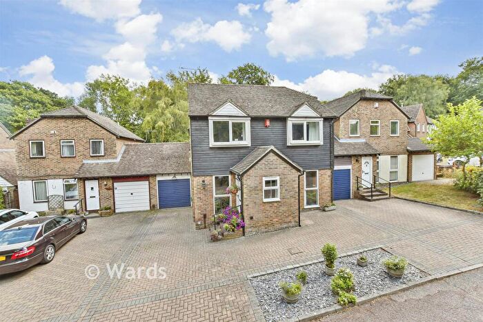 5 Bedroom Detached House For Sale In Sadlers Close, Walderslade, Chatham, Kent, ME5