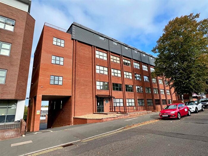 1 Bedroom Flat For Sale In Station Road, Kettering, Northamptonshire, NN15