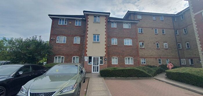 2 Bedroom Flat To Rent In Fortune Court, Barking, IG11