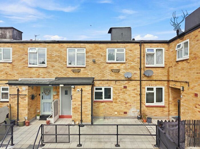 2 Bedroom Duplex To Rent In Hemnall Street, Epping, CM16
