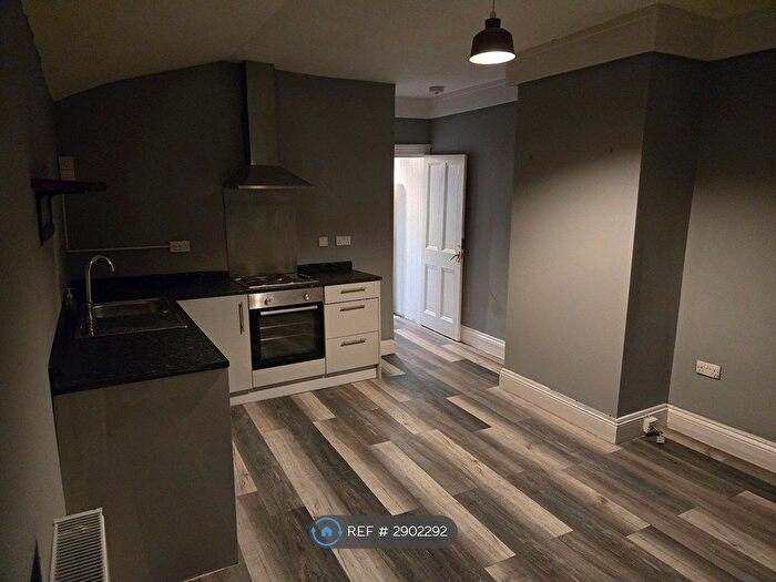 2 Bedroom Flat To Rent In Savile Park Road, Halifax, HX1