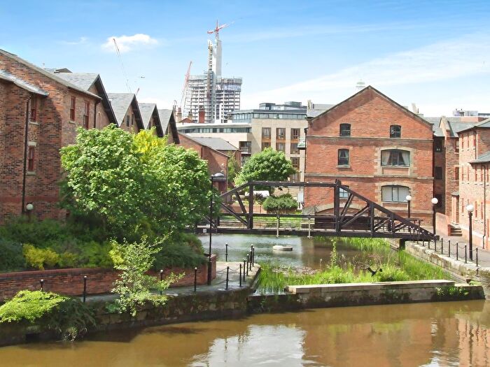 2 Bedroom Flat To Rent In Dock House, Navigation Walk, Leeds, West Yorkshire, LS10