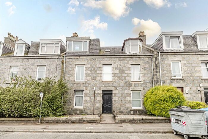 1 Bedroom Flat To Rent In B Claremont Place, Top Floor Right, Aberdeen, AB10