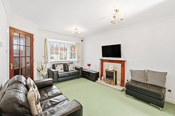 2 Bedroom Semi-detached House For Sale In Tilia Close, Cheam, SM1