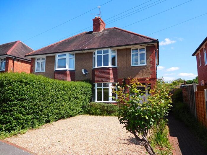 3 Bedroom Semi-Detached House To Rent In Oakhill Road, Horsham, RH13