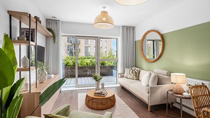 1 Bedroom Flat For Sale In Longwater Avenue, Reading, RG2