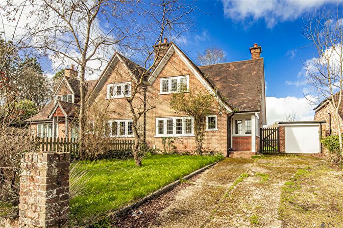 3 Bedroom Property For Sale In Lodge Cottages, Pangbourne On Thames, RG8