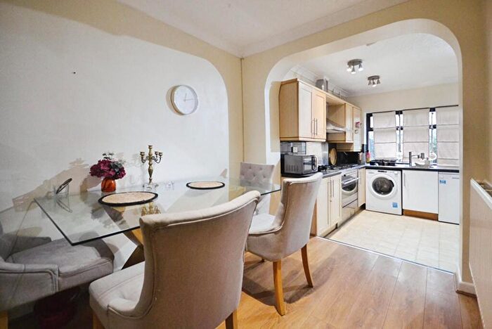 3 Bedroom Semi Detached House To Rent In Seaton Gardens, Reading, RG2