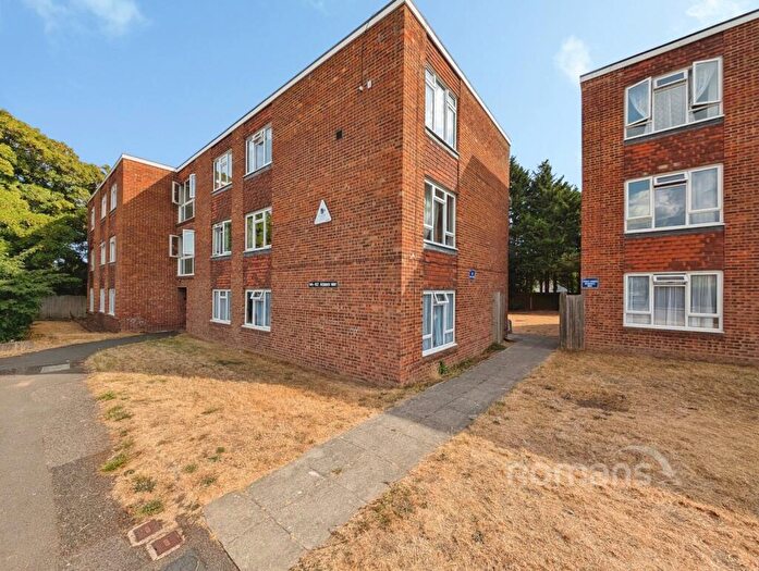 2 Bedroom Apartment For Sale In Roman Way, Farnham, Surrey, GU9