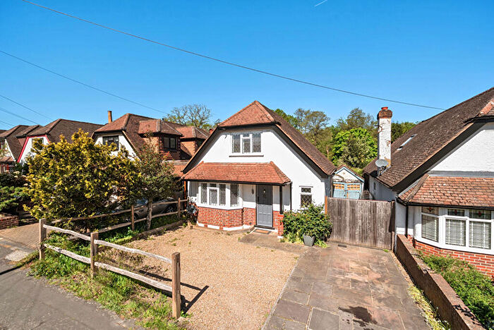 3 Bedroom Detached House For Sale In Woodlands Avenue, West Byfleet, KT14