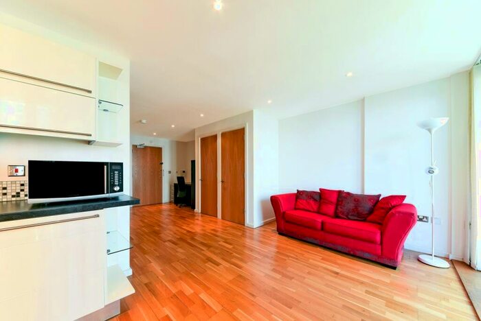 Flat To Rent In Millharbour, Canary Wharf, London, E14