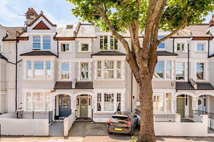 1 Bedroom Flat To Rent In Cavendish Road, Clapham South, SW12