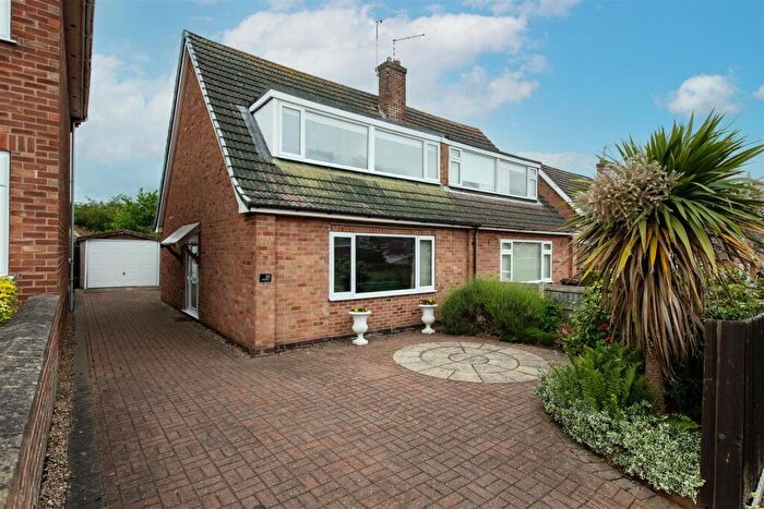 3 Bedroom Semi-Detached House For Sale In Stonehill, Castle Donington, Derby, DE74