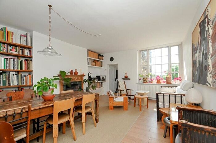 2 Bedroom Flat To Rent In Clapton Terrace, Clapton, E5