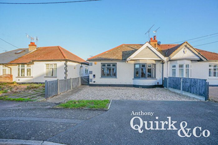 2 Bedroom Semi Detached Bungalow For Sale In The Avenue, Canvey Island, SS8