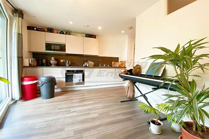 1 Bedroom Flat To Rent In Copenhagen Court, SE8