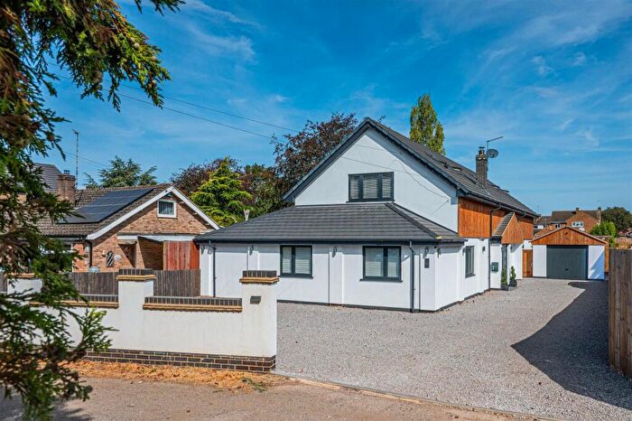 5 Bedroom Detached House For Sale In Poplars Farm Road, Barton Seagrave, NN15