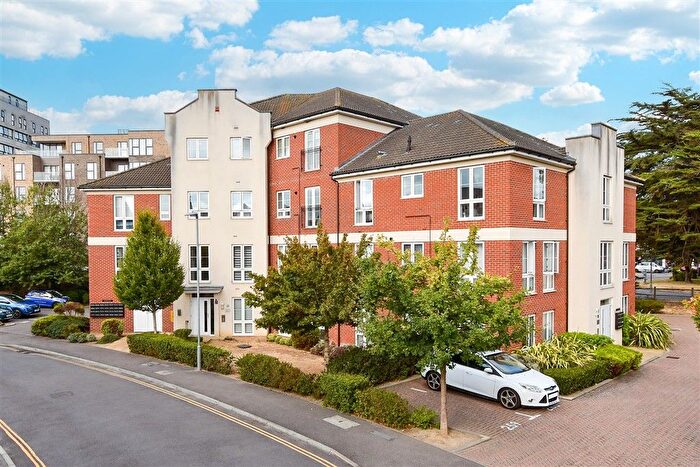 2 Bedroom Flat For Sale In Cambrian Way, Tarring, West Sussex, BN13