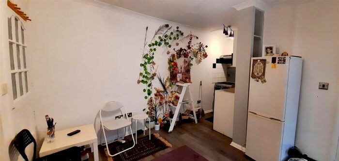 2 Bedroom Flat To Rent In Hansard Mews, Brook Green, London, W14
