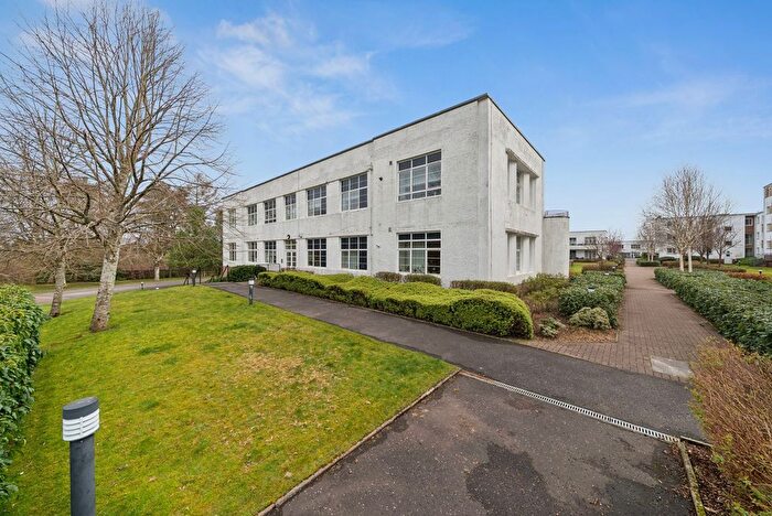 2 Bedroom Flat For Sale In Canniesburn Drive, Bearsden, G61