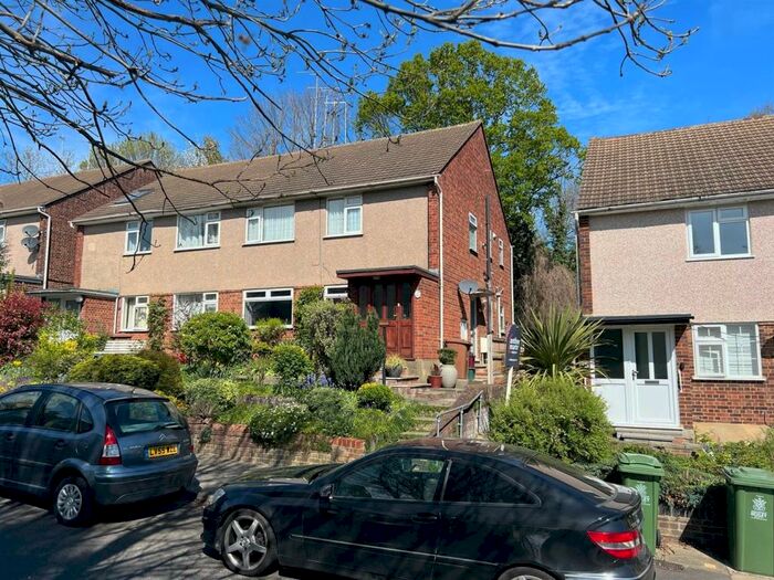 2 Bedroom Maisonette To Rent In Lea Vale, Dartford, DA1