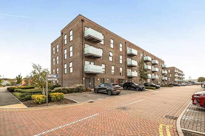 2 Bedroom Flat For Sale In Dovestone Close, West Thurrock, Grays, Essex, RM20