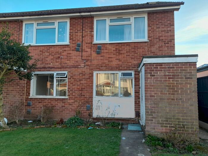 2 Bedroom Semi-Detached House To Rent In Sutton Road, Hounslow, Greater London, TW5