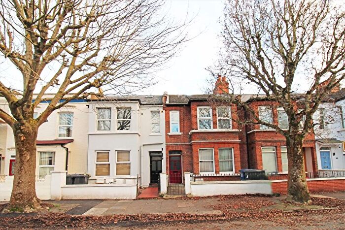 2 Bedroom Flat To Rent In Ramsay Road, London, W3