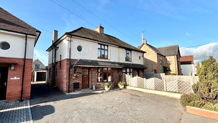 4 Bedroom Semi-Detached House For Sale In Station Road, Ilminster, Somerset, TA19