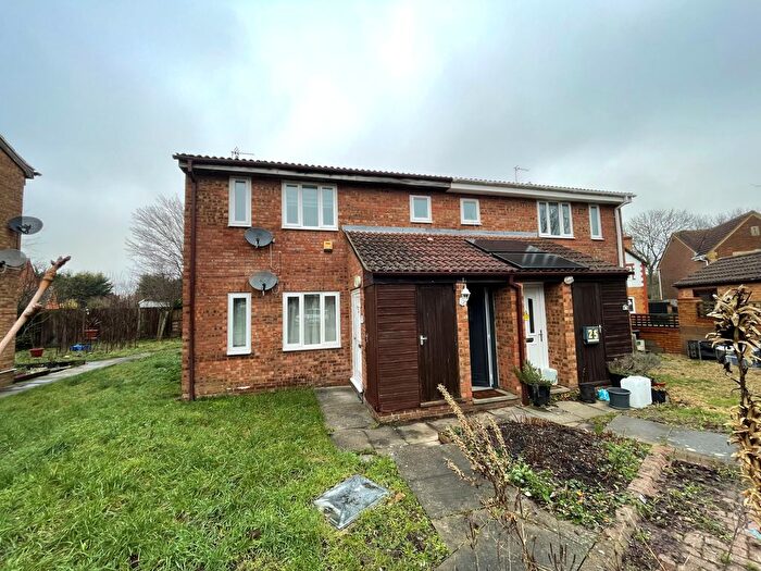 Studio To Rent In Carman Close, Swindon, SN3