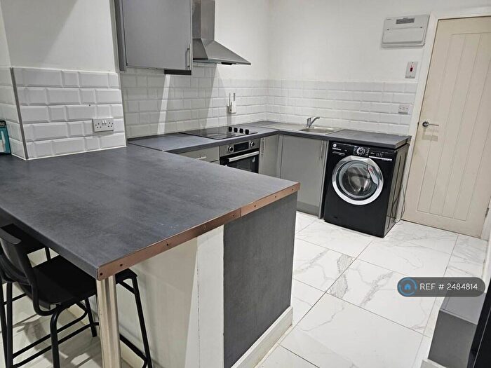 Studio To Rent In Woodsley Road, Leeds, LS3