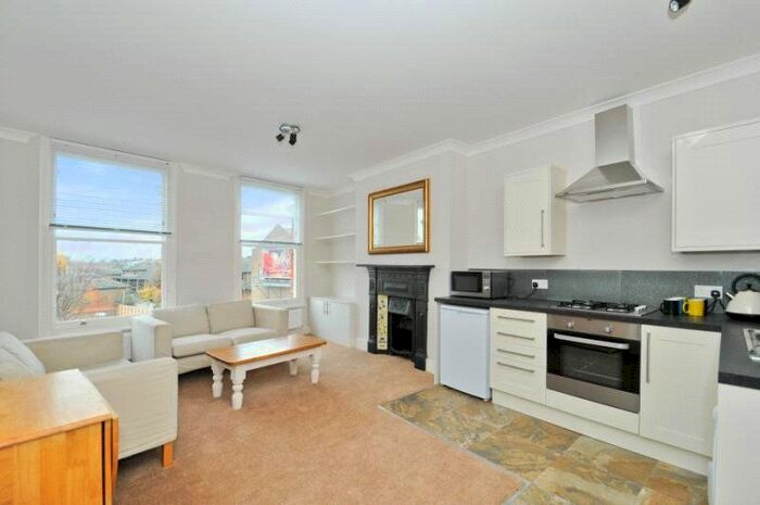 2 Bedroom Flat To Rent In Uxbridge Road, London, W12