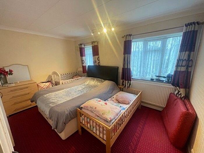 2 Bedroom Flat For Sale In Church Lane, London, NW9