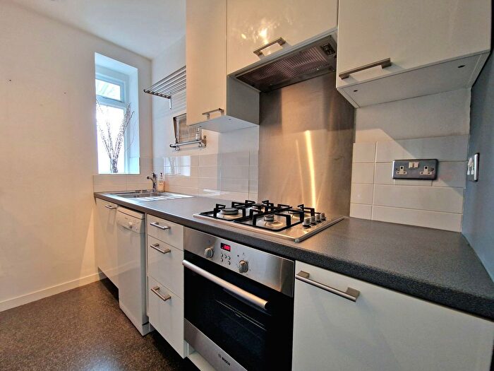 1 Bedroom Flat To Rent In Cambridge Gardens, London, W10