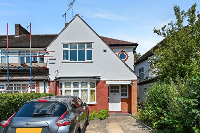 1 Bedroom Flat To Rent In Station Road, London, N3